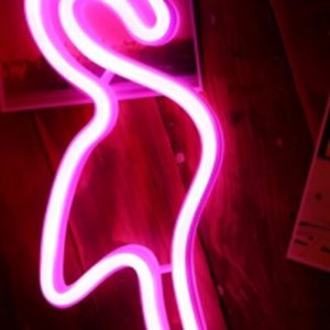 LED Neon Wandlamp "Flamingo", Op Batterijen en USB, 29x14x2cm, Roze