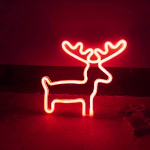 LED Neon Wandlamp "Eland", Op Batterijen en USB, 28x25x2cm, Rood