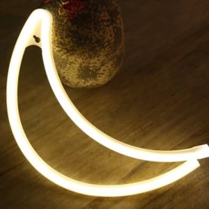 LED Neon Wandlamp "Maan", Op Batterijen en USB, 30x19x2cm, Warm Wit